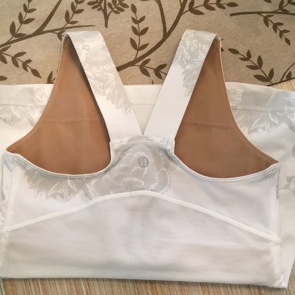 Size 4 Lululemon tank - Picture 1 of 6